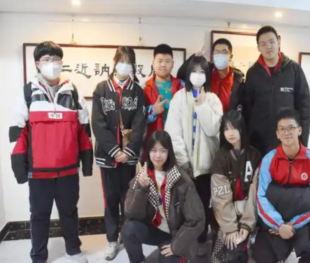 峻峭的波峰波谷交替由此学位供需矛盾在人口净流入地重复拉锯